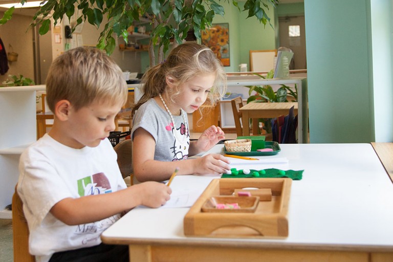 the-benefits-of-montessori-education-for-preschool-elementary-children-s-meeting-house